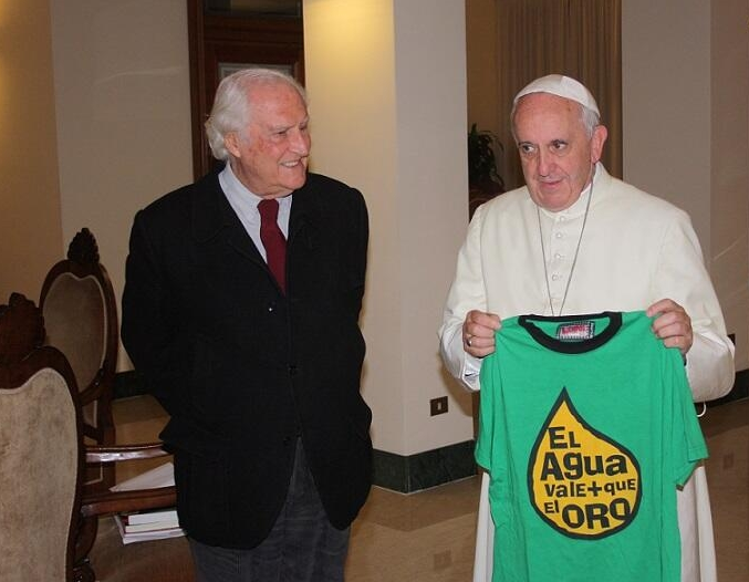 Pope Francis and Senator and film director Pino Solanas from Argentina. Rome, October 2013. 