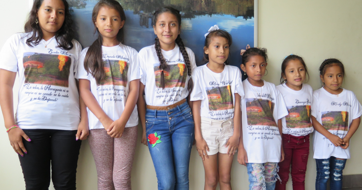 photo of Ecuadorian children bring case against government image