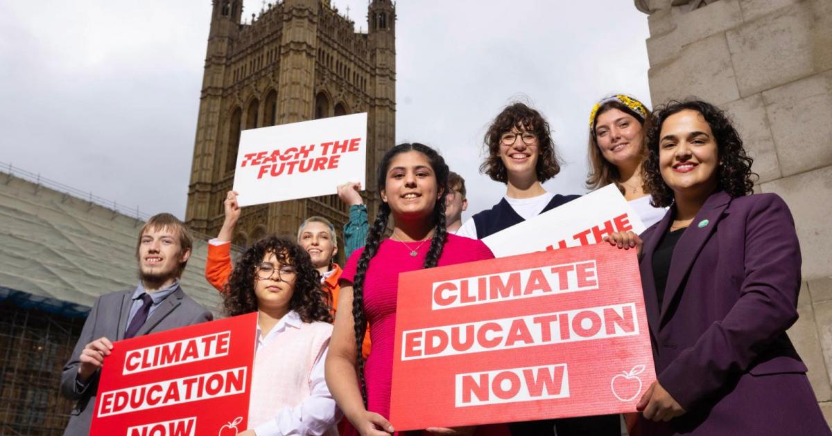 photo of Pupils present climate education bill image