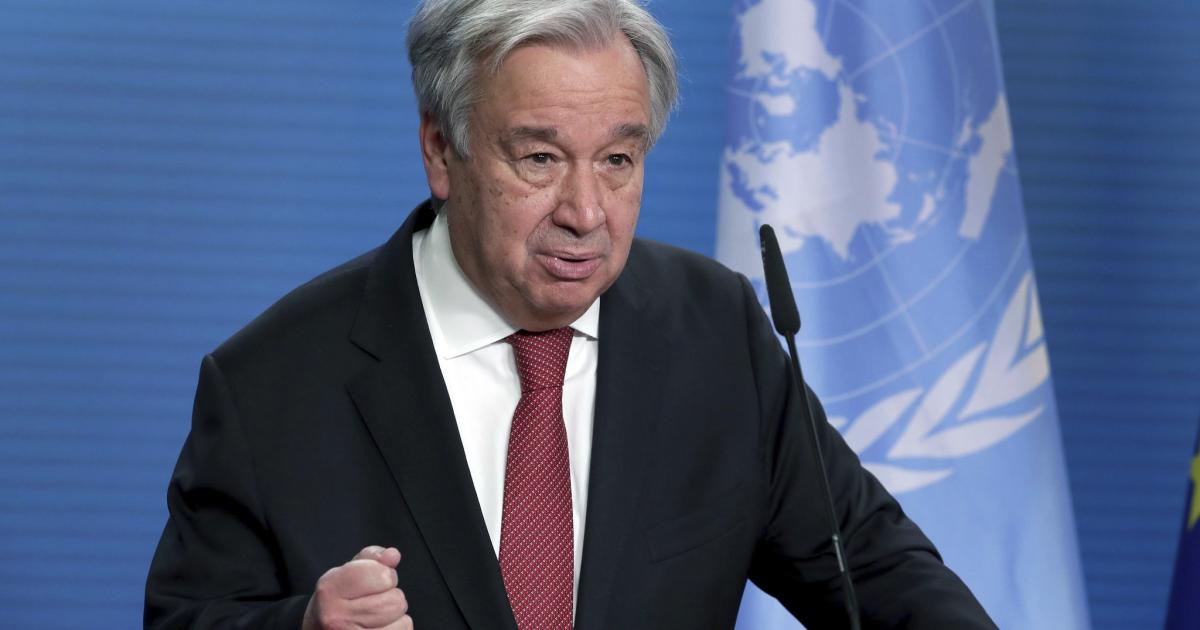 Climate reporting deluged by high carbon adverts