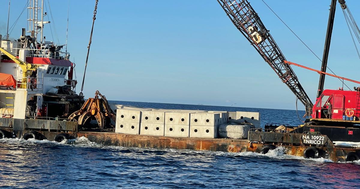 Blocking bottom trawling