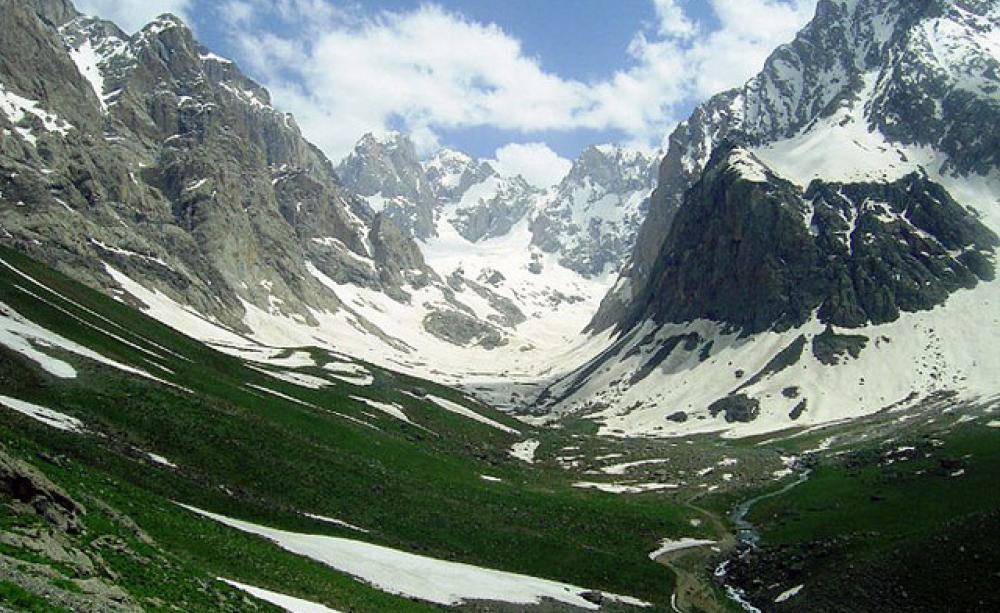 Does nature have rights, too? A mountain valley in Kurdistan. Photo: Jan Sefti via Flickr.com.