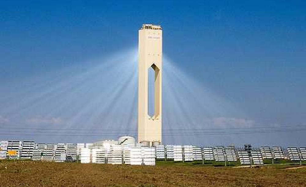 The Gemasolar plant near Seville: Pointing the way ahead? Photo: DESERTEC Foundation.