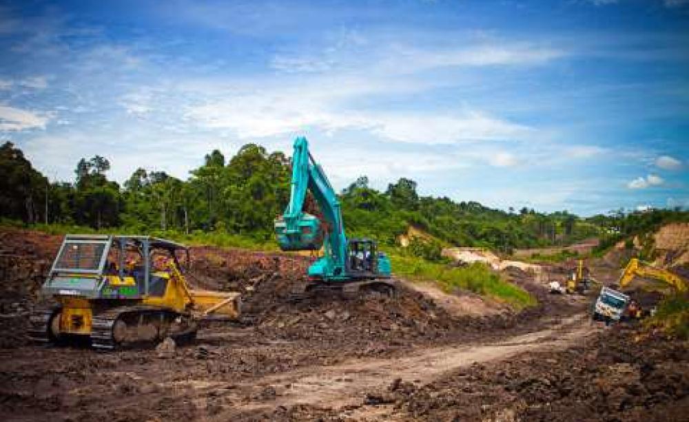 Among potential 'stranded assets', this open pit coal mine in Indonesia Borneo. Photo: Parolan Harahap via Flickr.