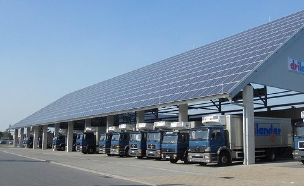 A common sight in Germany - a solar parking shelter with a generation capacity of approx 0.3MW. Photo: Tim Fuller via Flickr.