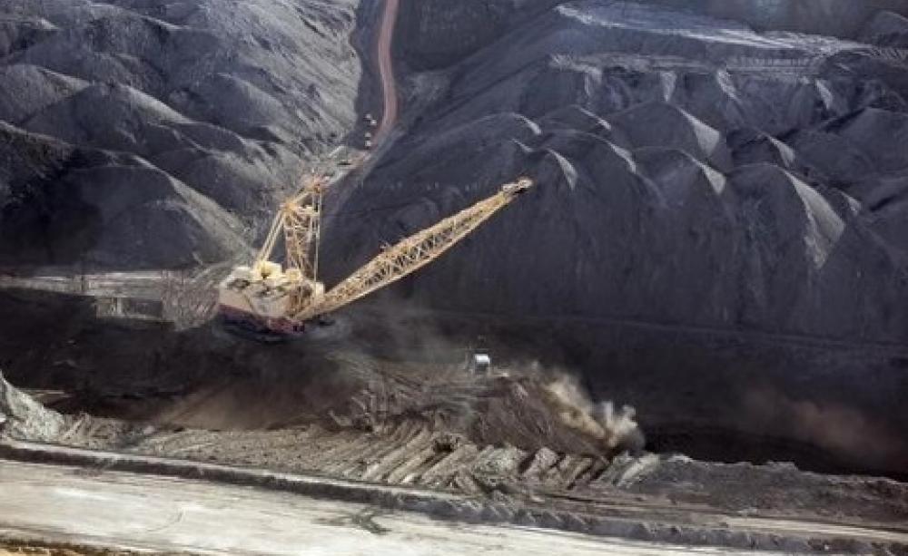 A massive open pit coal mine in the US's Powder River Basin. Photo: Greenpeace.