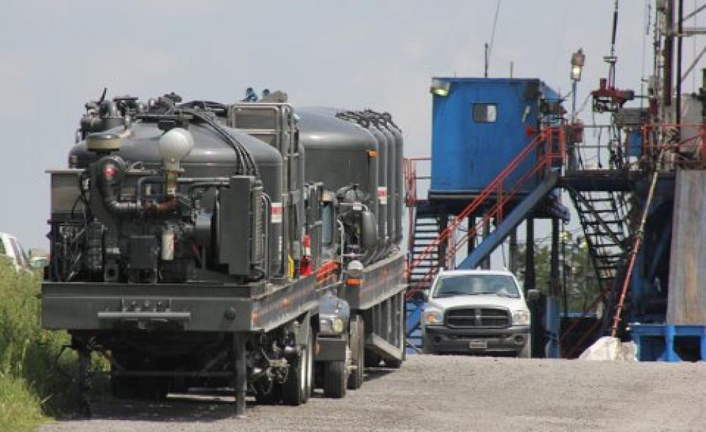 Marcellus Shale rig and gas well operation on Ridge Road in Jackson Township, Butler County, PA operated by Rex Energy. Photo: WCN 24/7 via Flickr.