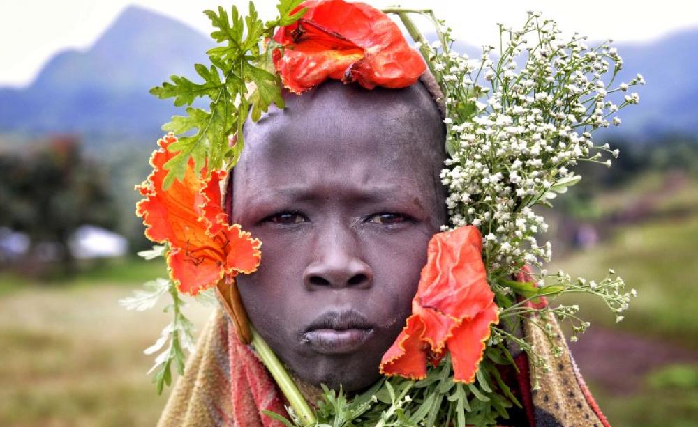 Mursi tribal member, Omo Valley, by Rod Waddington via Flickr (CC BY-SA).
