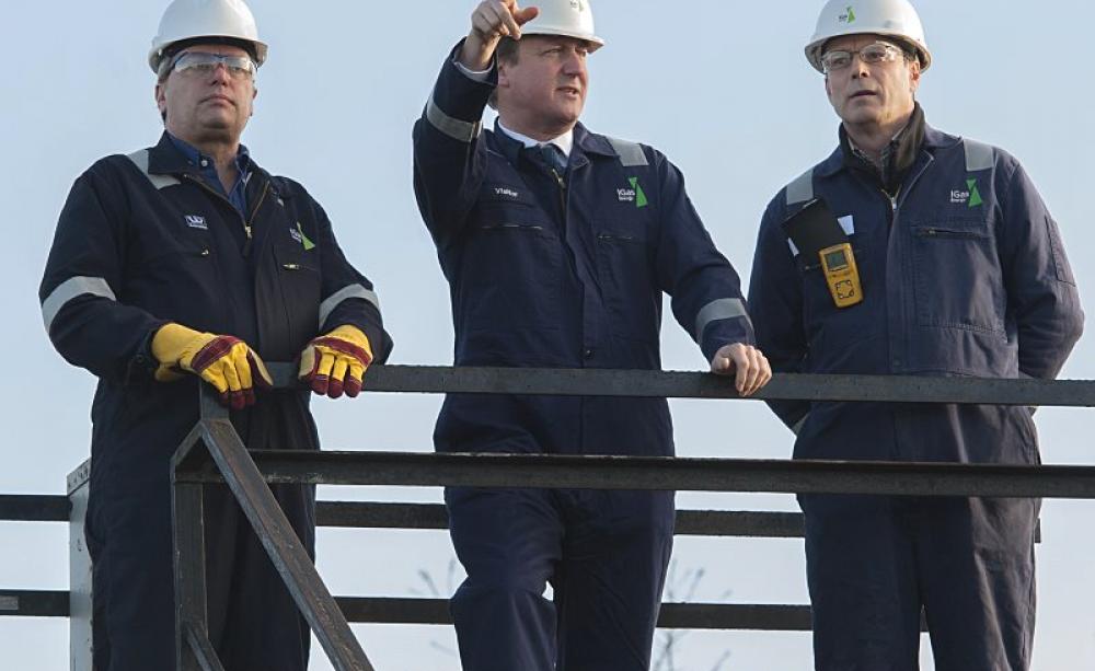 All hail our fracking future! Prime Minister David Cameron on a visit to an IGas site in Gainsborough on 13th January 2014, flanked by company officials. Photo: Number 10 via Flickr (CC BY-NC-ND).