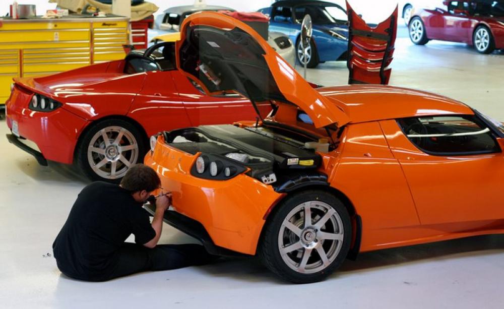 With lithium-air batteries, this Tesla EV could travel from Boston to Washington DC, or from London to Edinburgh, on a single charge. Photo: Niall Kennedy via Flickr (CC BY-NC).