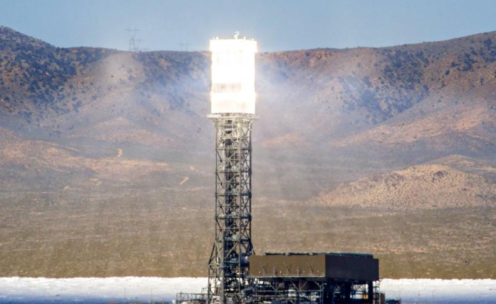 Nothing wrong with nuclear fusion - but let's just keep it gravitationally contained, and 150 million kilometres away! A solar tower in Nevada, USA, harnessing the power of the sun. Photo: Rick Bolin via Flickr (CC BY-NC-SA).