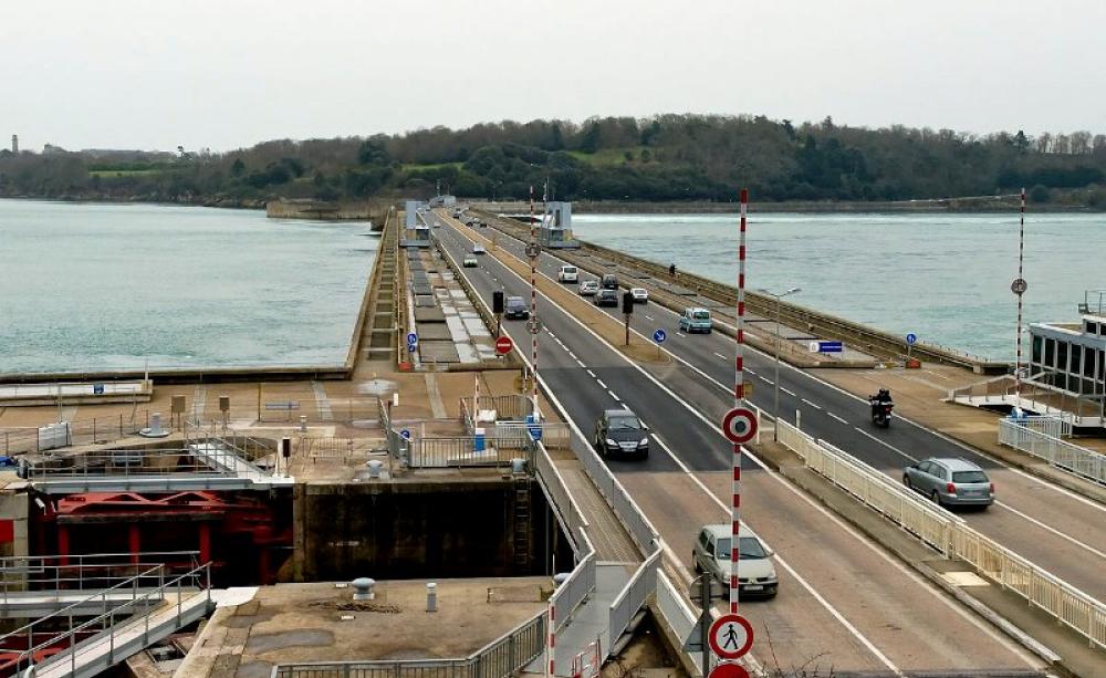 The La Rance tidal power station near Saint-Malo in France has been producing an average 62MW of power since 1966. Photo: Stephanemartin via Wikimedia (CC BY-SA).