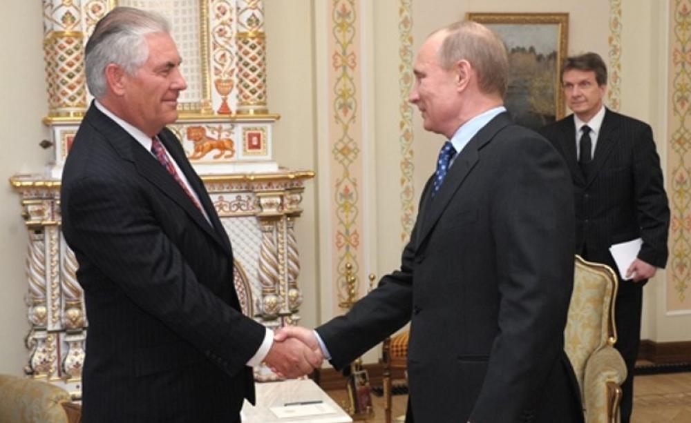 Prime Minister Vladimir Putin meets with Chairman and CEO of ExxonMobil Corporation Rex W. Tillerson. Photo: premier.gov.ru via Wikimedia Commons (CC BY).