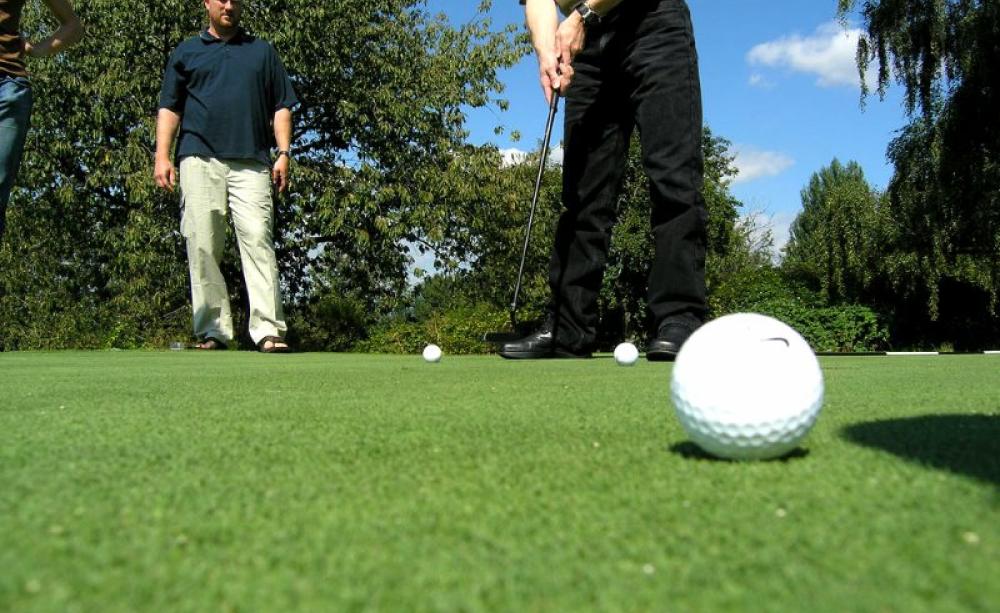 Scotts initially developed its Roundup-resistant GM creeping bentgrass to capitalise on the golf course market. But even though the seed has never been approved or marketed, escapes from test plantings are now spreading across Oregon and beyond. Photo: Se