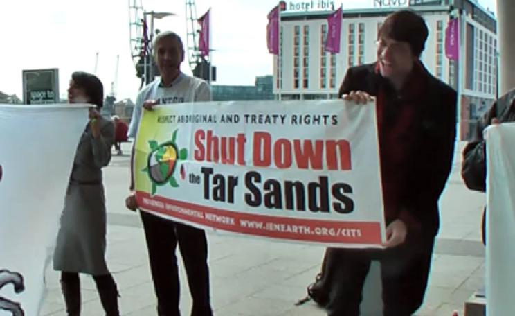 Tar sands protest at BP AGM