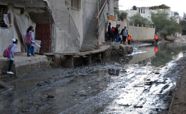 A Gaza residential street is inundated by sewage. Photo: Rosa Schiano / International Solidarity Movement.