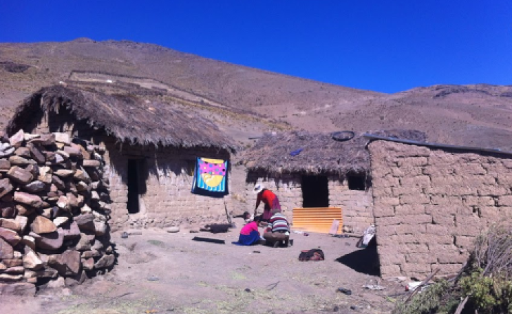 Doña Pascuala’s houses and yard, Lancaya. Photo: Sian Cowman.