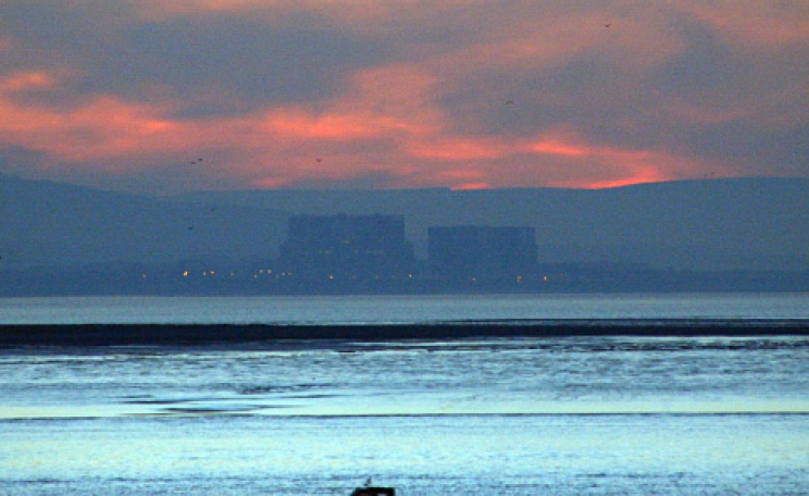 Hinkley Point A (right) twin magnox and Hinkley Point B (left) AGR nuclear power stations in Somerset, across the River Parrott in Burnham. Photo: Joe Dunckley via Flickr.com.