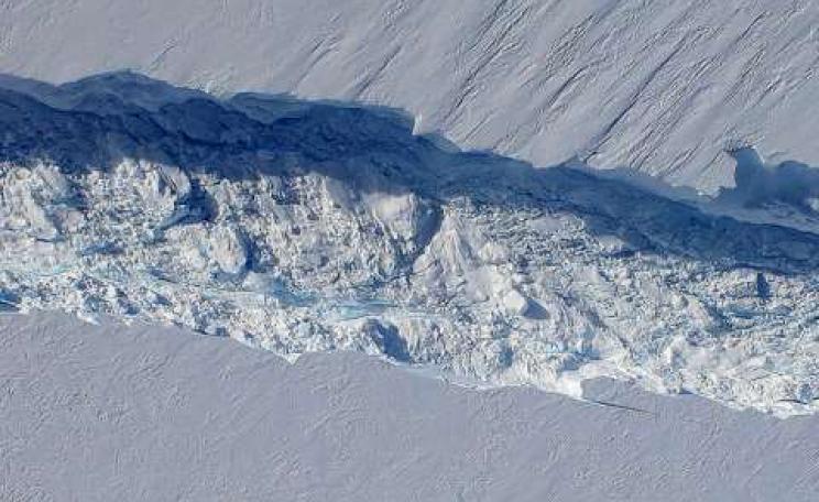 Birth of an iceberg: a massive crack in West Antarctica’s Pine Island glacier. Photo: NASA Earth Observatory / Wikimedia Commons.