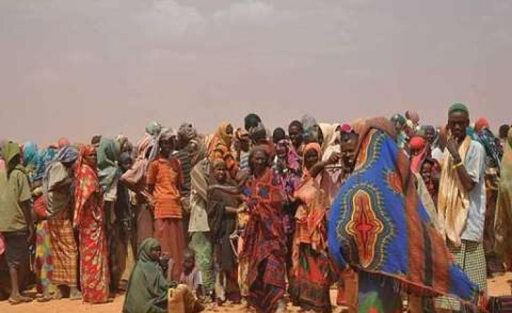 Somalis displaced by drought in 2011 queue at a refugee camp in Ethiopia. Image: Cate Turton/DFID via Wikimedia Commons.
