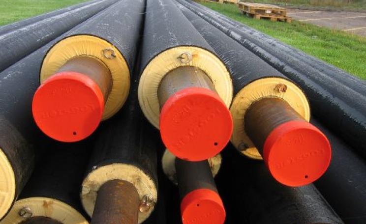 These insulated pipes now connect a new building to University of Warwick's campus-wide combined heat and power system. Local authorities could deliver many more projects like this, where profit-driven energy companies have failed. Photo: Mike1024 / Wikim