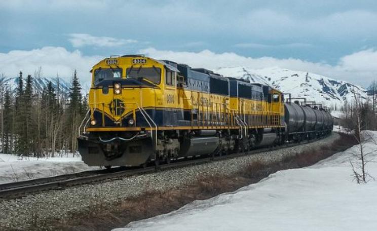 A Fairbanks to Anchorage oil train on the Alaska Railroad. Photo: Renaud CHODKOWSKI via Flickr.