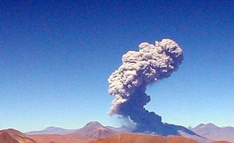 Chile's Lascar volano in eruption. Some geoengineering techniques would imitate the cooling effect of volcanic dust to reduce global warming. Photo: Neil via Flickr.