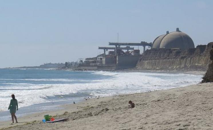San Onofre Beach State Park, California. In the background, a nuclear power station. Two of the three generating units are now closed. Photo: Luke Jones via Flickr.