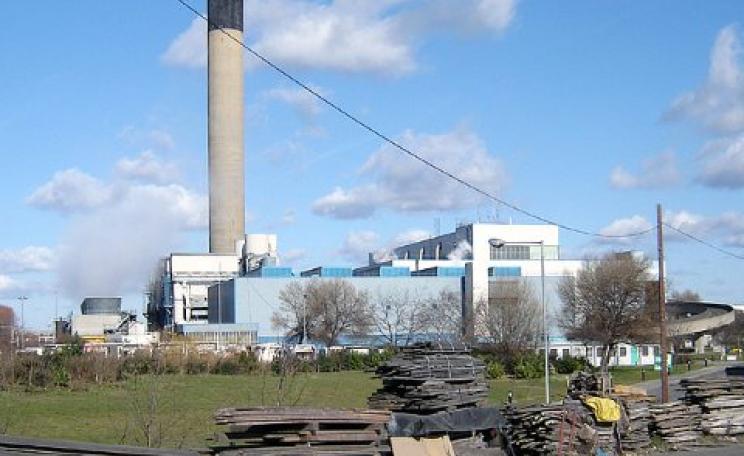 The Edmonton waste-to-energy incinerator in North London is the largest in the UK, and produces up to 55MW of power. Photo: Fin Fahey via Flickr.