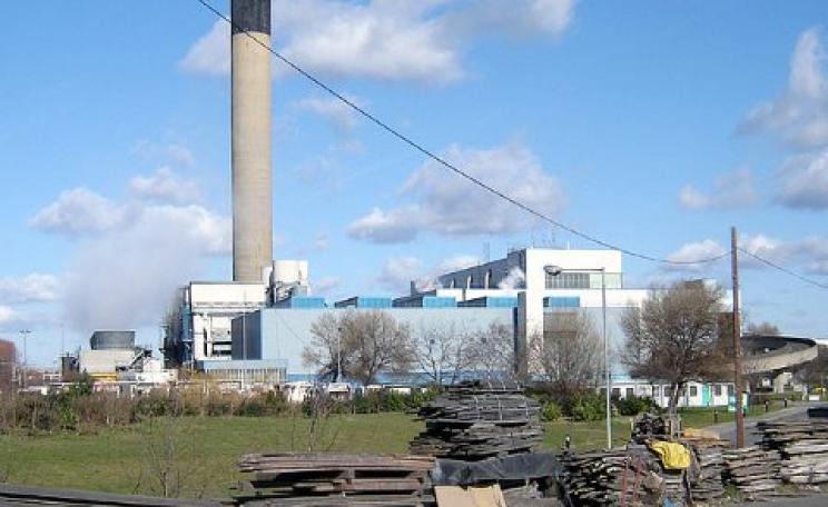 The Edmonton waste-to-energy incinerator in North London is the largest in the UK, and produces up to 55MW of power. Photo: Fin Fahey via Flickr.