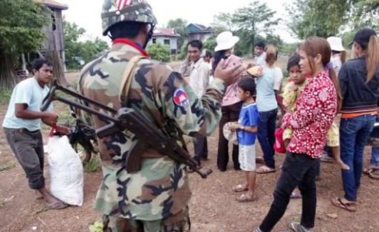 A soldier speaks to villagers in 2012 as they are being evicted from Kratie province’s Chhlong district. Photo: Heng Chivoan / Phnom Penh Post.
