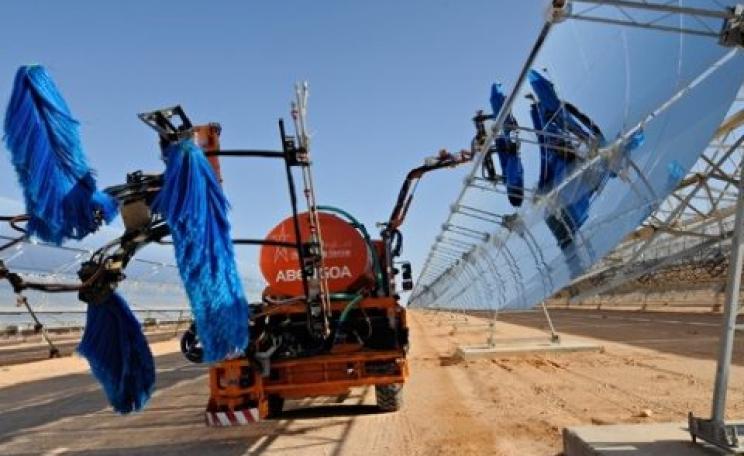 Solar reflectors being cleaned at the Ain Beni Mathar Integrated Combined Cycle Thermo-Solar Power Plant in Morocco. The World Bank provided technical assistance and managed the overall project. Photograph: Dana Smillie / World Bank.