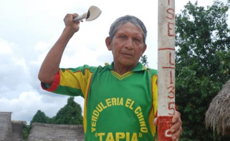 A Matsé leader in the Peruvian Amazon pledges to attack oil workers intruding into the tribe's territory with spears, bows and arrows. Photo: David Hill.