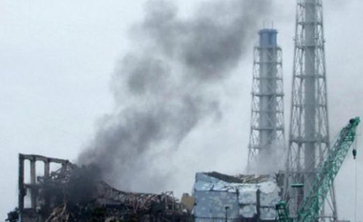 Black smoke at Fukushima Daichi, 24th March 2011. Photo: deedavee easyflow via Flickr.