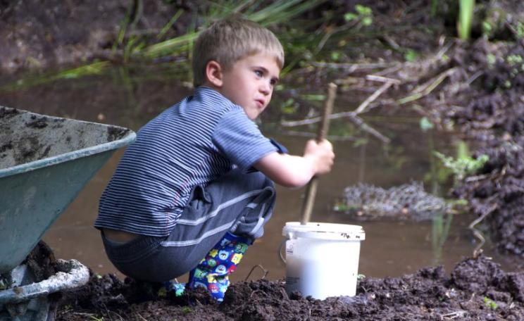 Making mud pies - no instruction manual needed. Photo: Jim Purbrick via Flickr (CC BY-NC 2.0).