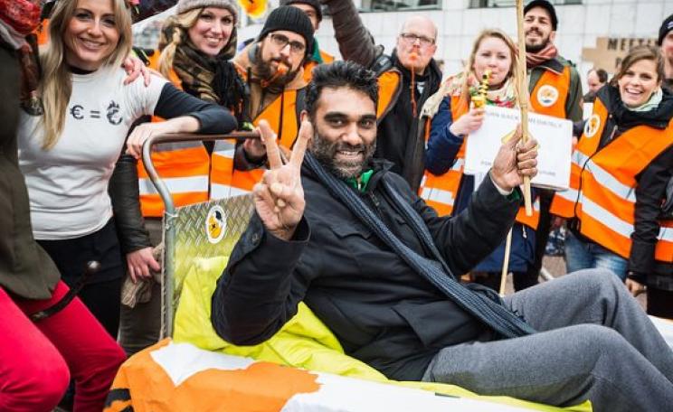 Which side are you on? Global Divestment Day Amsterdam. Photo: Nichon Glerum www.nichon.nl / 350.org (CC BY-NC-SA 2.0).