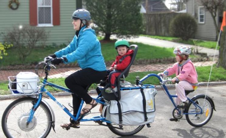 Family cycling in Richmond, Indiana. Photo: Mark Stosberg via Flickr (CC BY-NC-SA 2.0).