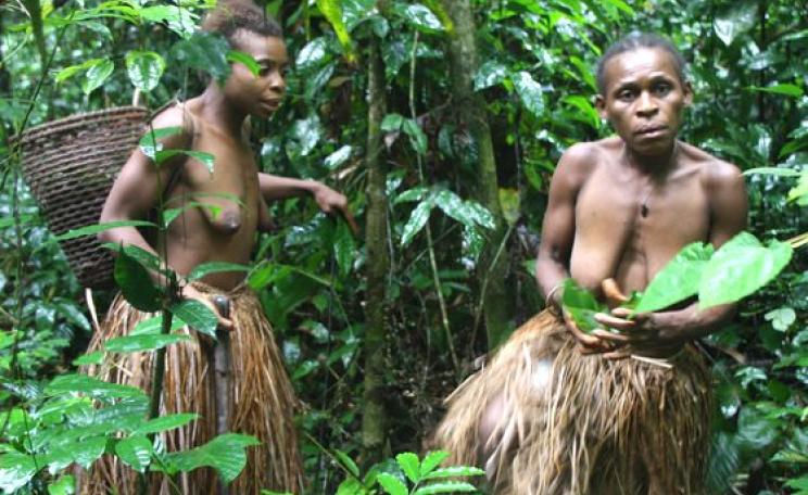 Baka women set off to gather food from their native forest. Increasingly the Baka are excluded from their forests in the name of 'conservation', or limited to ever-smaller areas insufficient to sustain them. Photo: ..zuzu.. via Flickr (CC BY-NC-SA 2.0).