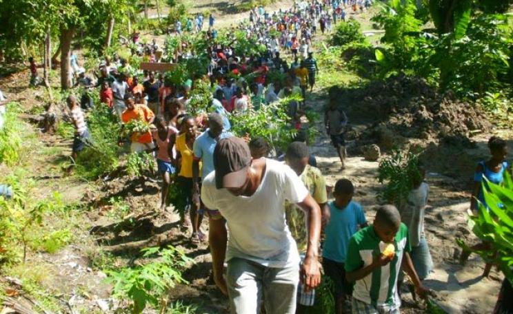 Fighting the land grabs: peasant farmers on Ile-a-Vache, Haiti, refuse to be moved from their ancestral lands by the US puppet government, 28th February 2014. Photo: marie-chantalle via Flickr (CC BY 2.0).
