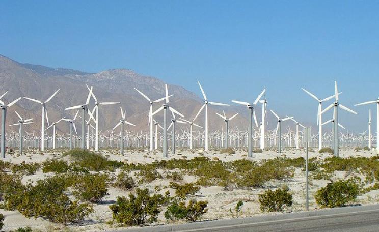 Wind farm at Palm Springs, CA. Photo: Bonita de Boer via Flickr (CC-BY 2.0).