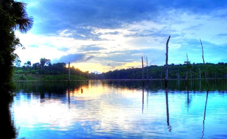 Sunrise on the Balbina hydroelectric dam in Brazil’s Amazon region. Image: Seabirds via Wikimedia Commons.