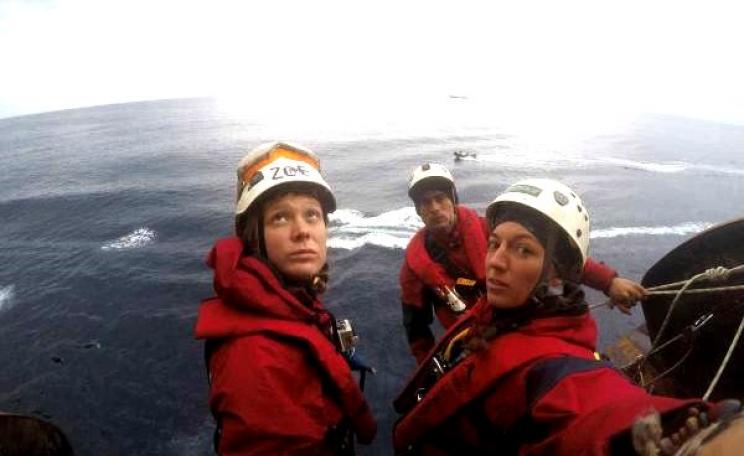 Greenpeace volunteers on board Shell's 'Polar Explorer' oil rig in the Pacific Ocean. Photo: Miriam Friedrich / Greenpeace.