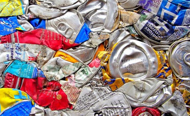Aluminum - the metal these cans are made of - could soon be powering our batteries, and propelling the renewable energy revolution forward. Photo:Ishikawa Ken via Flickr (CC BY-SA).