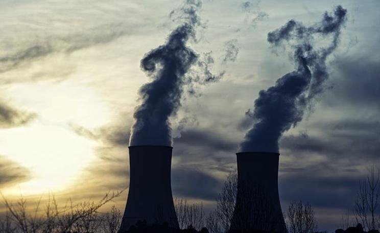 Dark clouds gather over the Central nuclear de Trillo, Spain. Photo: Tonymadrid Photography™ via Flickr (CC BY-NC-ND).
