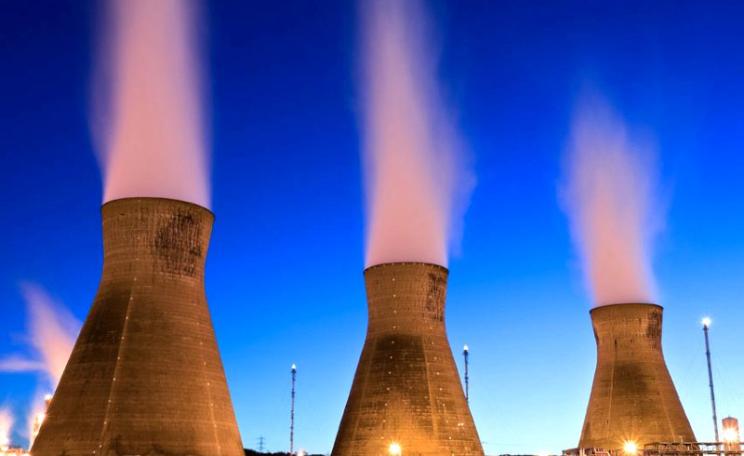 Grangemouth oil refinery, Scotland. Photo: Paul Mcgreevy via Flickr (CC BY-NC-SA).