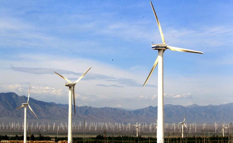 Wind power in China at Urumqi, Xinjiang province. Photo: Asian Development Bank via Flickr (CC BY-NC-ND).