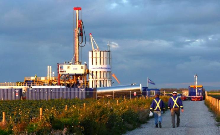 Workers at Cuadrilla's fracking site near Preston, Lancashire, September 2011. Photo: JustinWoolford via Flickr (CC BY-NC-SA).