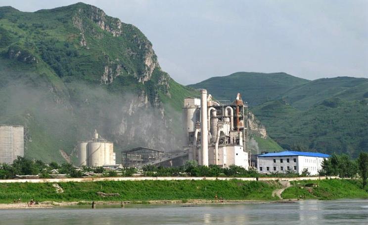 The NK cement plant near Manpo, From across the Yalu River, Ji'an. Cement making is a major source of emissions in China due to the breakneck pace of construction. Photo: Caitriana Nicholson via Wikimedia Commons (CC BY).