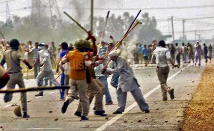 On 14th April 2015, a demonstration in Sonbhadra, Uttar Pradesh against a proposed dam on the Kanhar Valley by Adivasi, Dalit protesters was met with police violence and gunfire which injured seven women and one man. Photo: counterview.net.