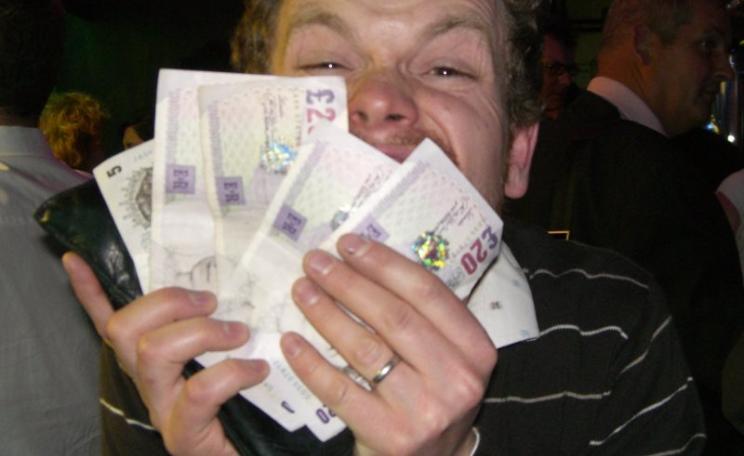 Loadsamoney !!! For the fossil fuel industry, that is. Renewables are left out in the cold. Photo: Helen Keegan via Flickr (CC BY-NC-SA).